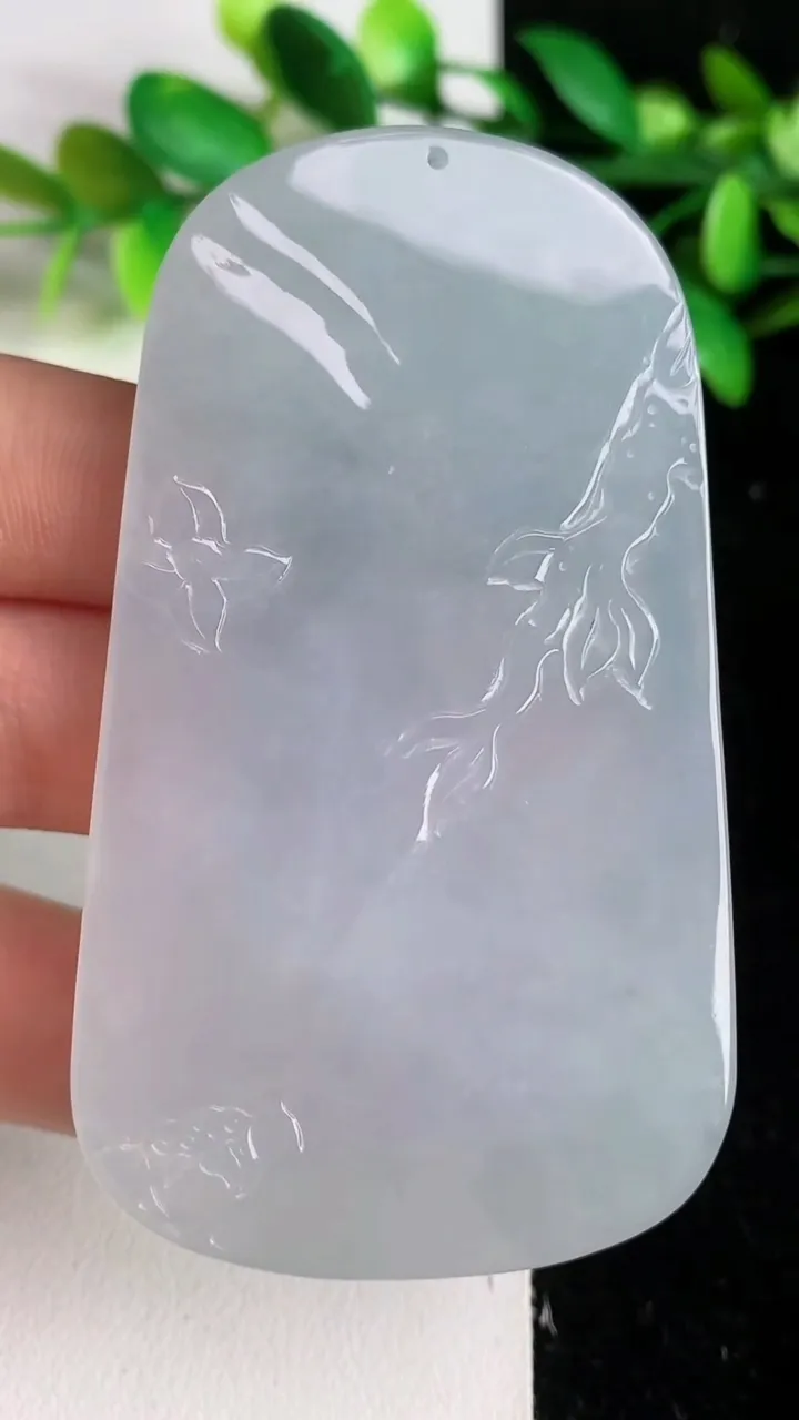 天然A货翡翠虚空藏观音菩萨吊坠 ，尺寸71-41-6，重量:41.44g
6月8日