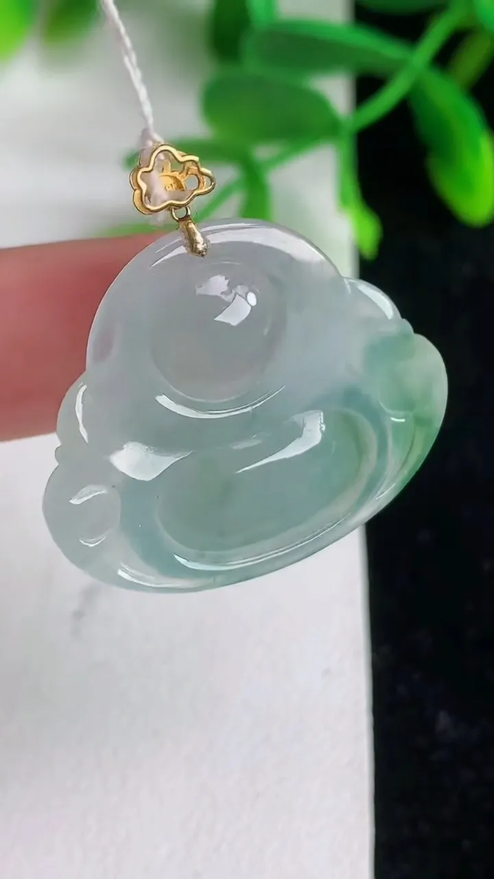天然A货翡翠18k金飘花佛公吊坠 ，尺寸23.3-27.6-6，重量:6.05g
6月8日