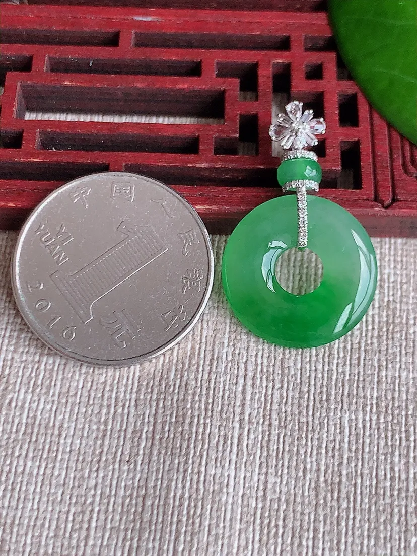 天然A货翡翠18K金伴满绿平安环吊坠尺寸30.6×18.8×2.8m量3.10g 0606