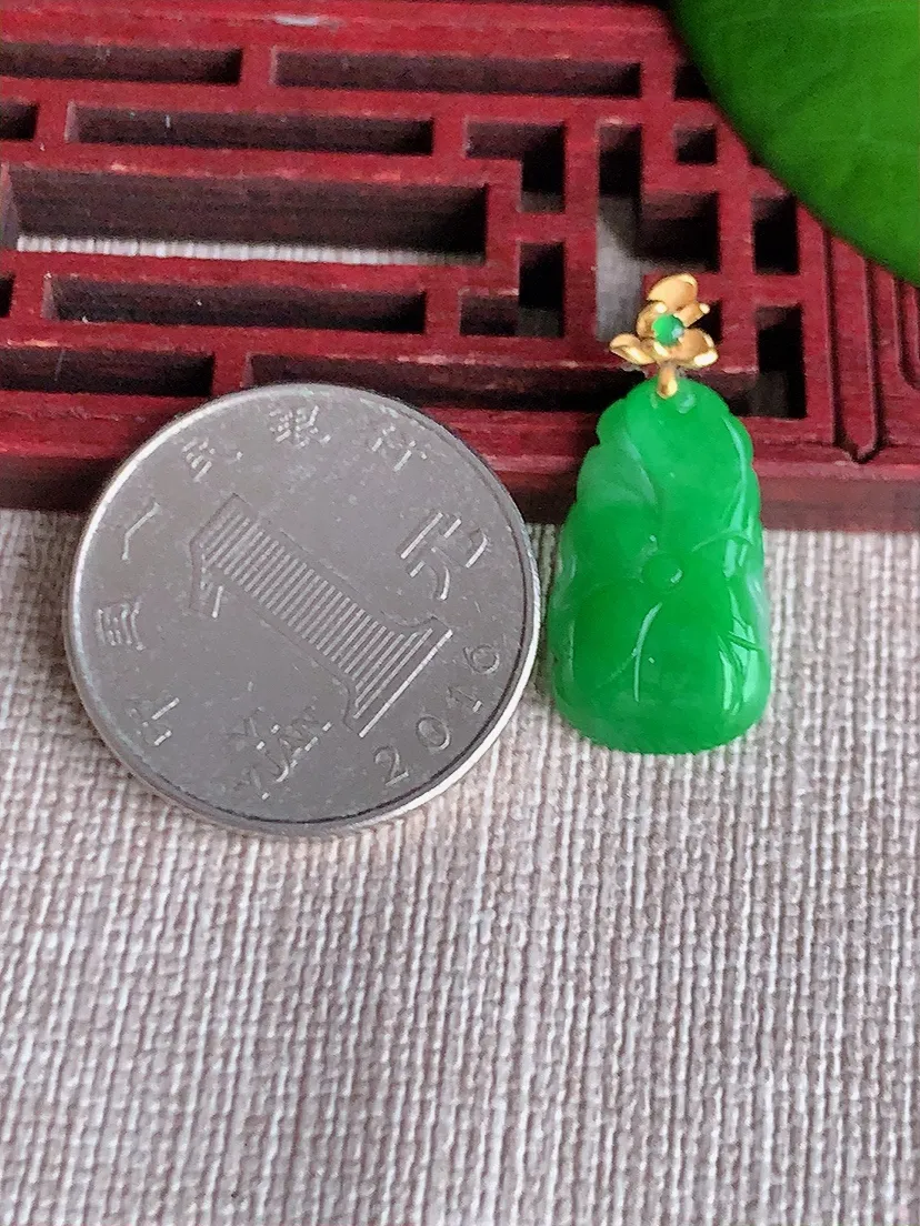 天然A货翡翠18K金扣头飘绿荷叶和和美美吊坠尺寸25.5×19.8×11.5×3.4m量1.63g 0608