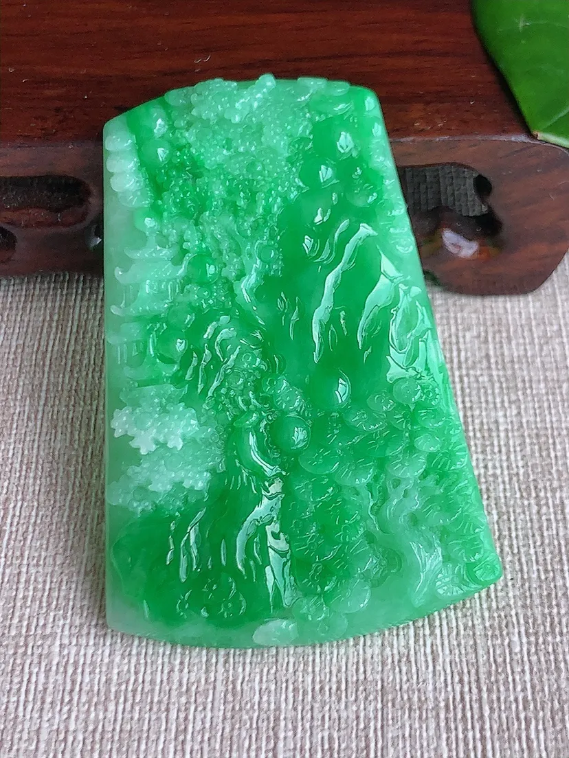 天然A货翡翠阳绿意境山水牌吊坠 尺寸59.7×38.7×5.3m量24.48g 0606I