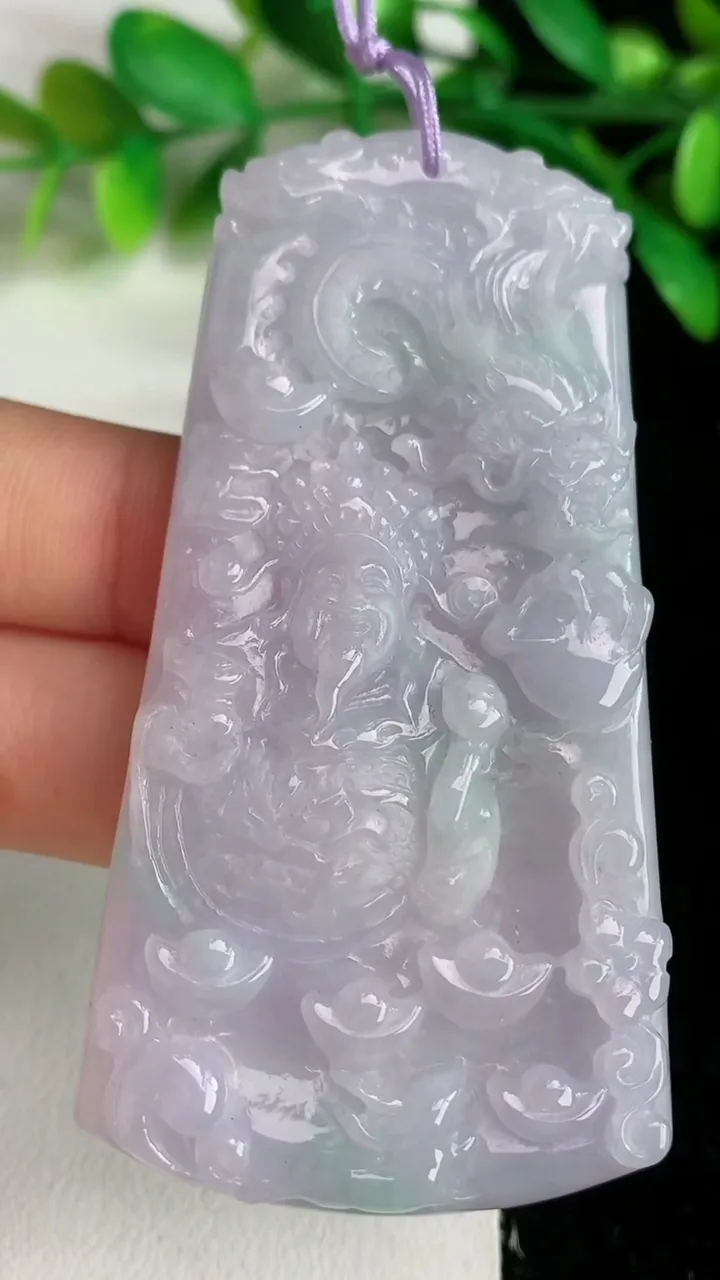 天然A货翡翠 紫罗兰祥龙财神爷吊坠，尺寸72-37.4-5.6，重量:31.35g
6月8日