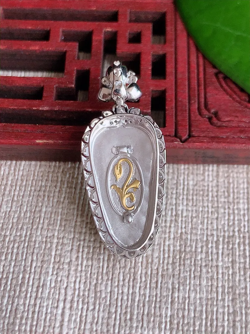 天然A货翡翠18K金伴满绿叶子金枝玉叶吊坠尺寸31×13×7.5裸石19.6×10.2m量2.97g