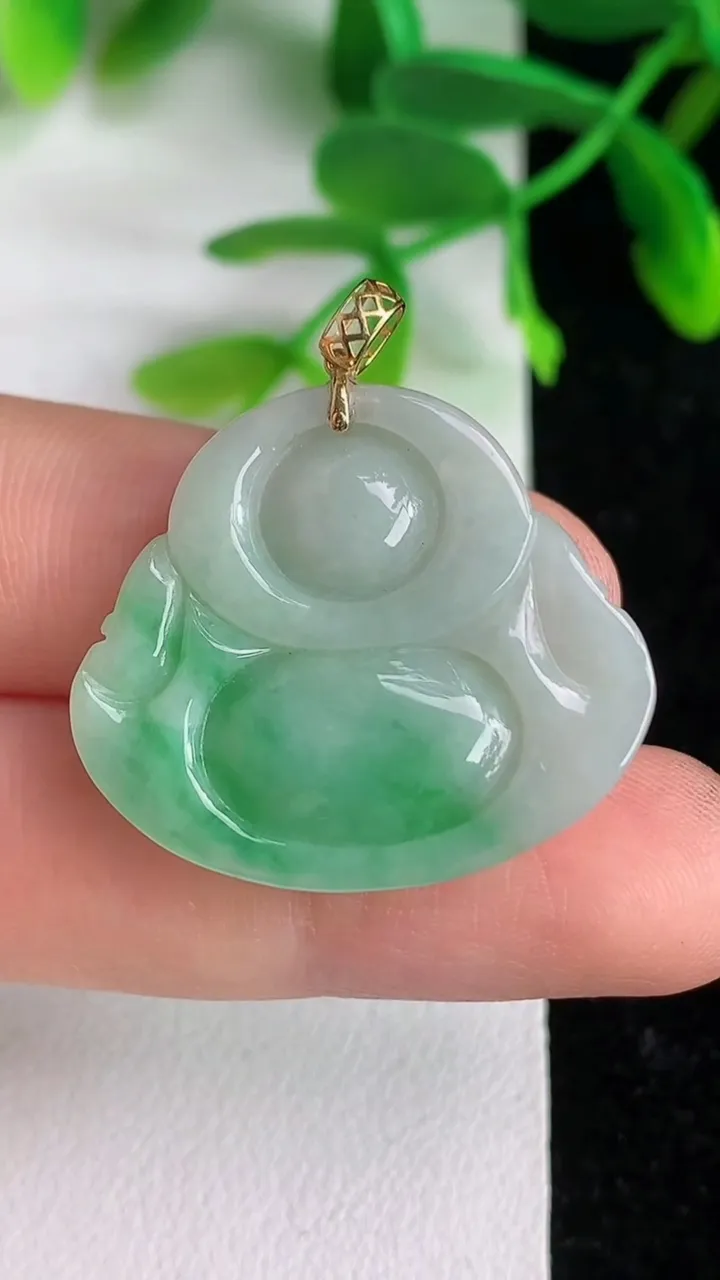 天然A货翡翠佛公吊坠，尺寸25-28.3-6，重量:6.27g
6月8日