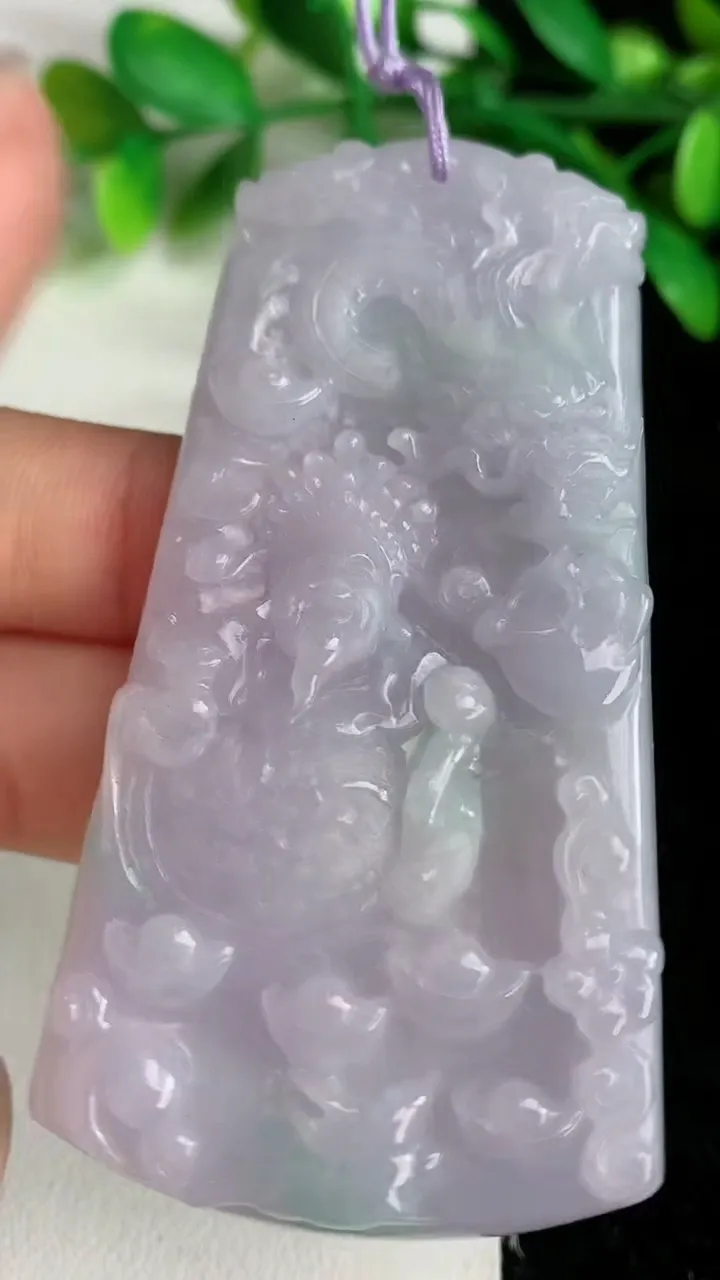 天然A货翡翠 紫罗兰祥龙财神爷吊坠，尺寸72-37.4-5.6，重量:31.35g
6月8日