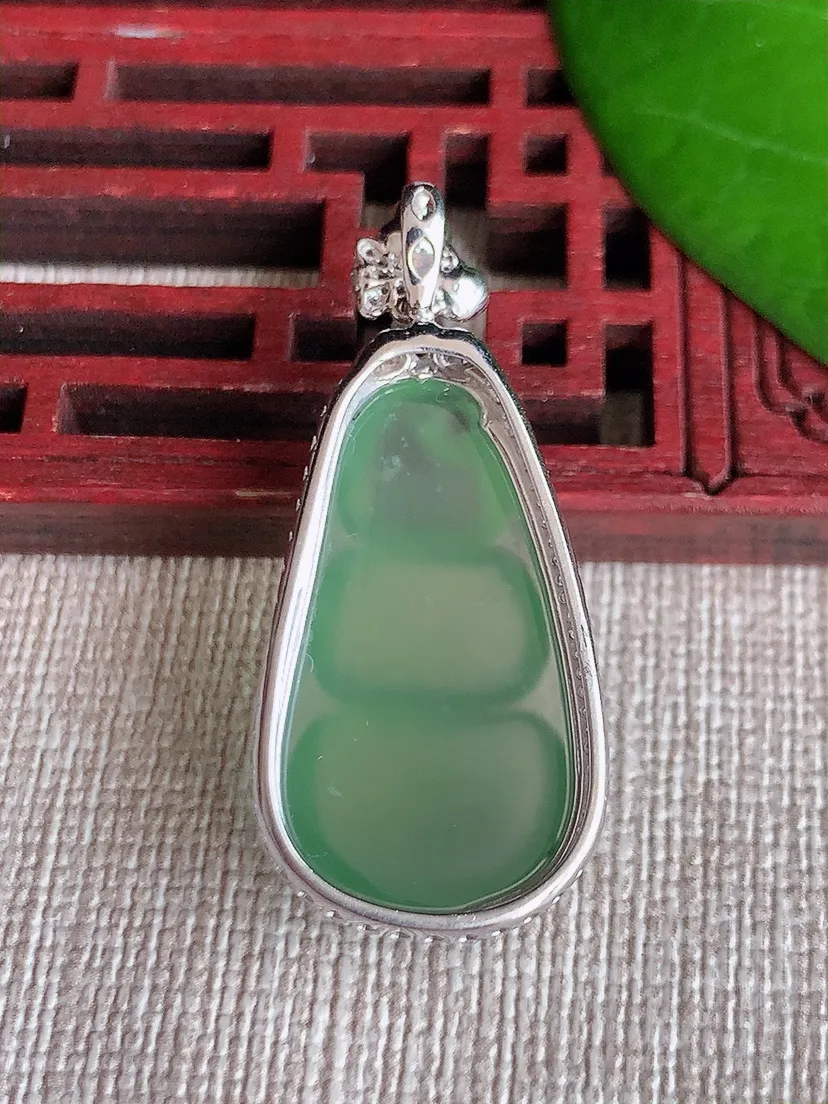 天然A货翡翠18K金伴芙蓉绿四季豆福豆平安豆吊坠尺寸35.6×16×8.5裸石25.3×13.6m量