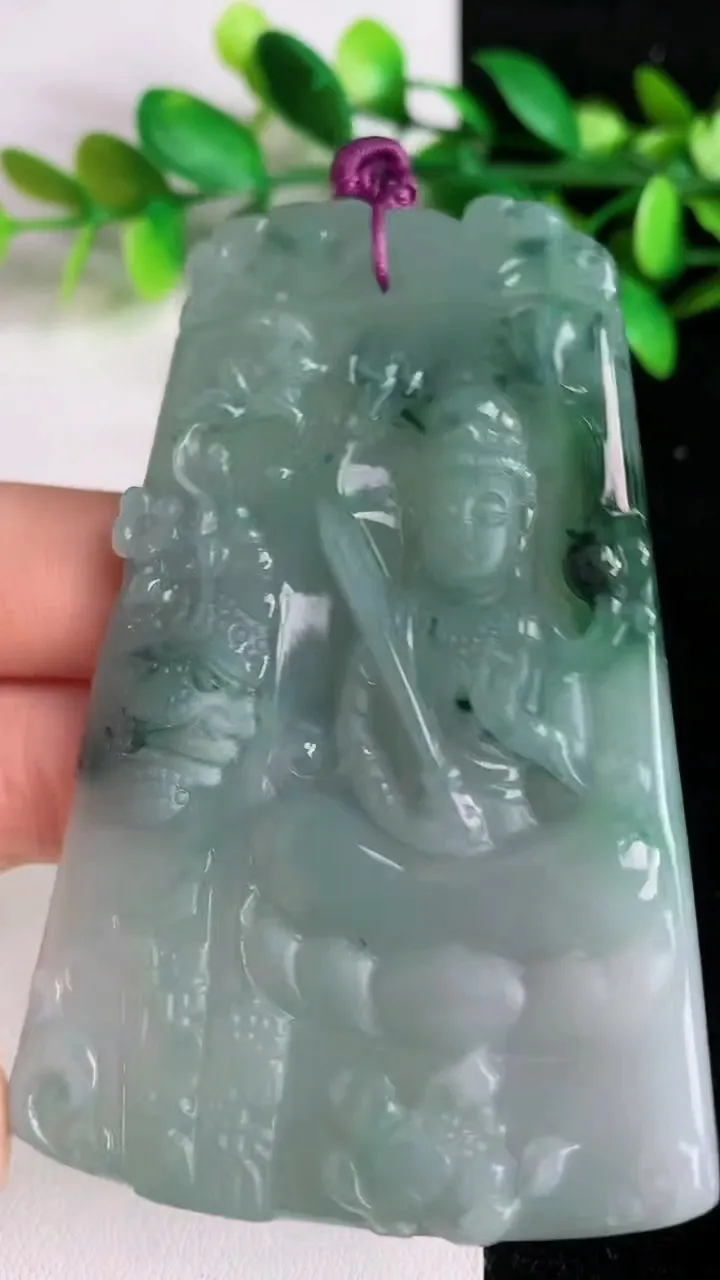 天然A货翡翠 飘花虚空藏观音菩萨吊坠，尺寸75.7-50.2-6.2，重量:50.83g
6月8日