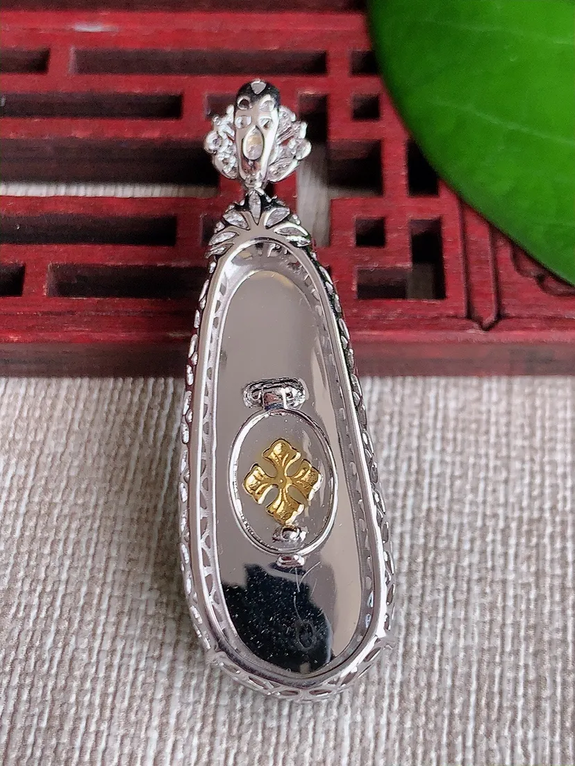 天然A货翡翠18K金伴飘花四季豆福豆平安豆吊坠尺寸44.8×33.6×14.2×8m量8.90g 0
