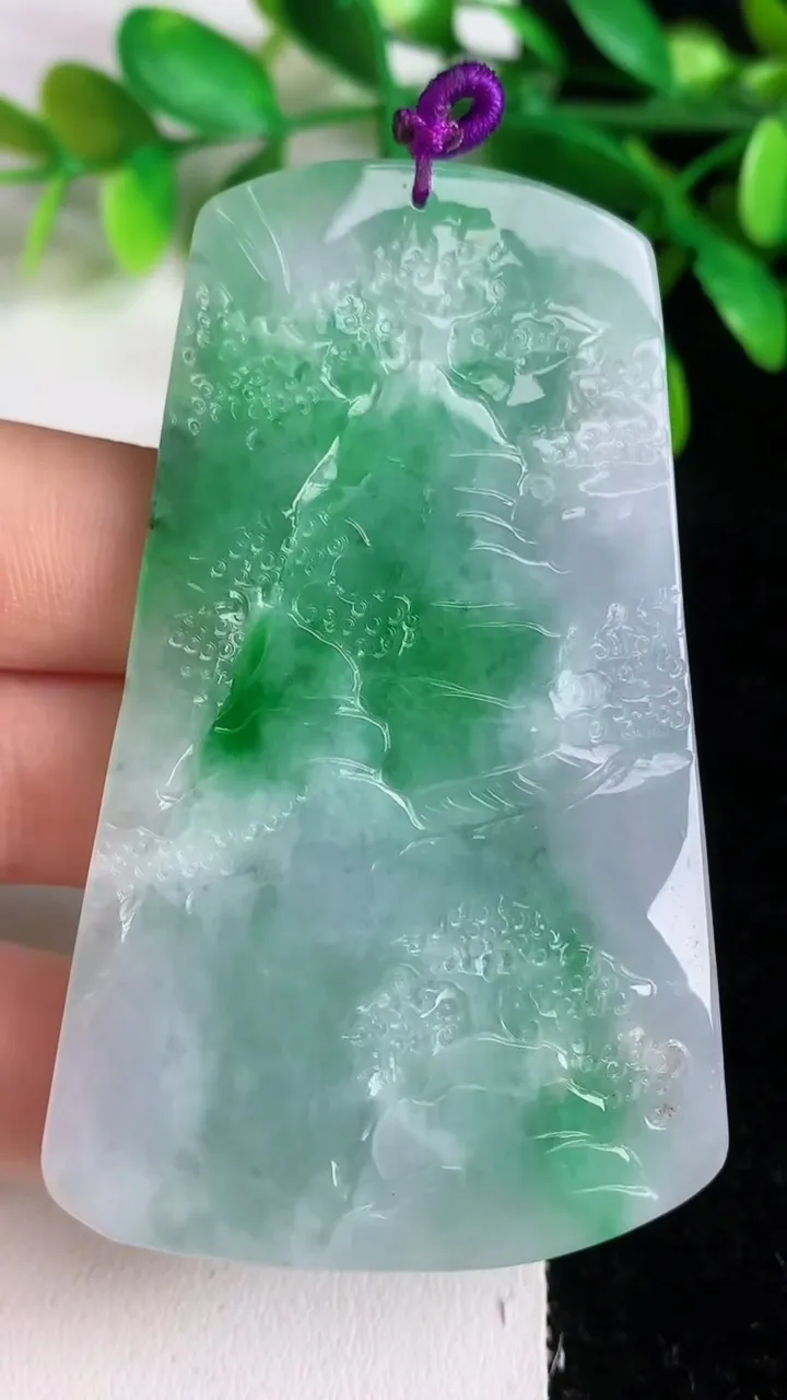天然A货翡翠山水牌吊坠 ，尺寸64-38.2-5，重量:27.02g
6月8日