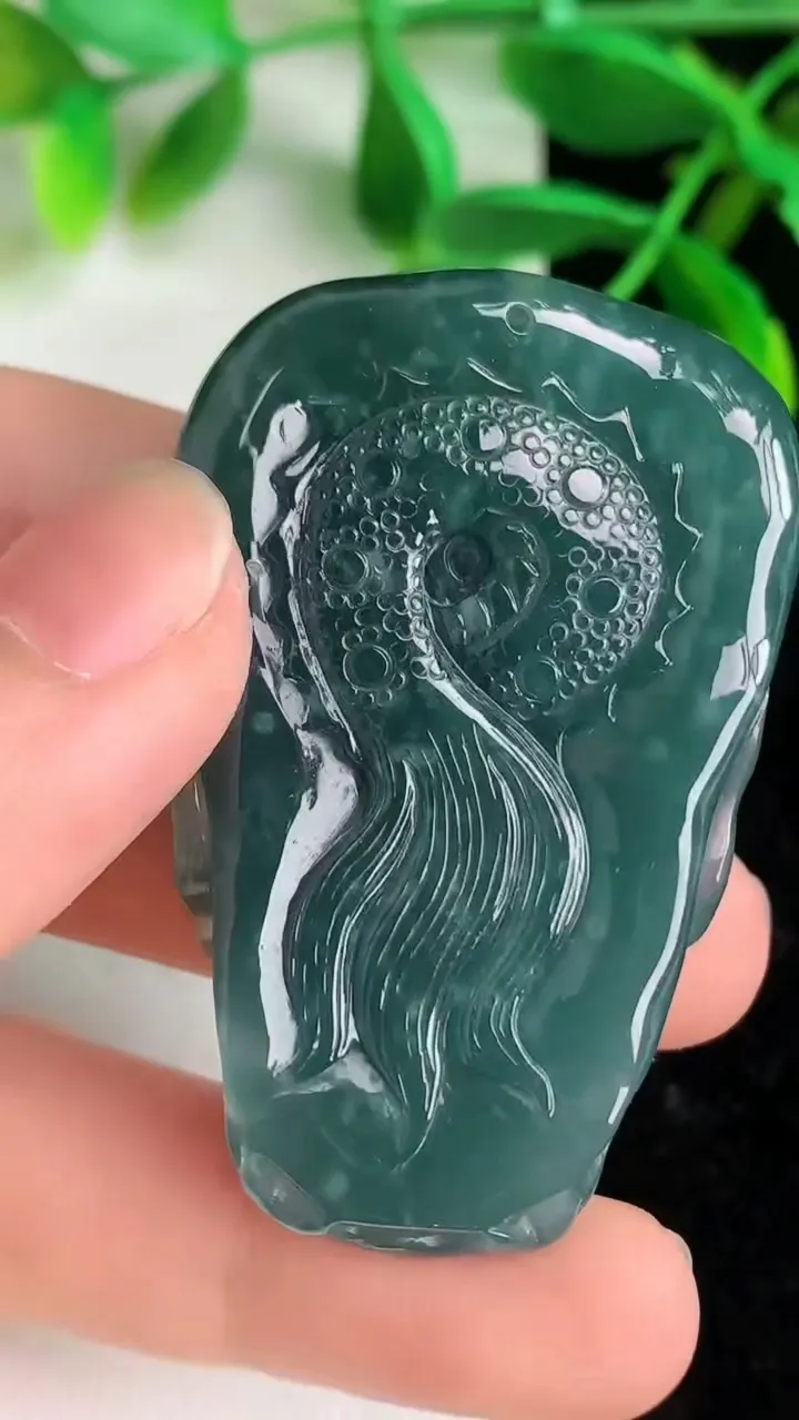 天然A货翡翠蓝水龙牌吊坠，尺寸50-32-13，重:36.73g
6月8日