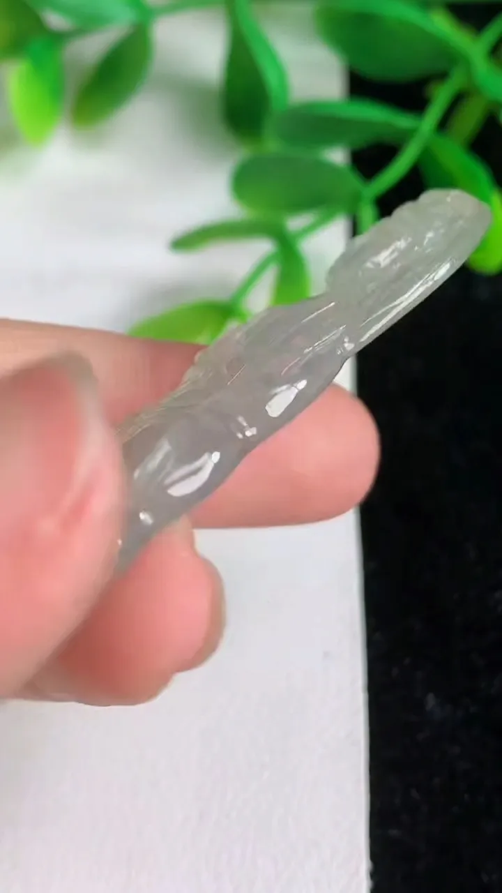 天然A货翡翠飘花观音菩萨吊坠，尺寸60-22-5，重:10.94g
6月8日