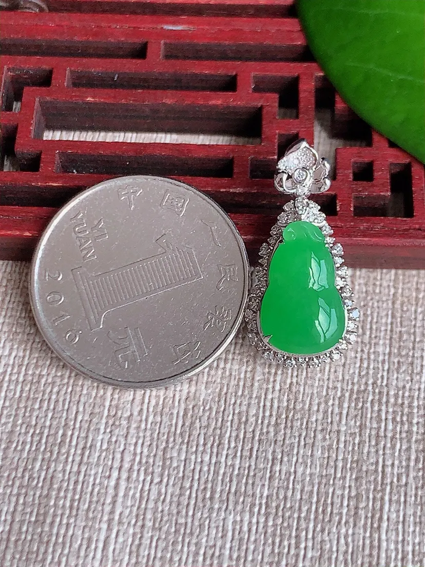 天然A货翡翠18K金伴阳绿葫芦吊坠尺寸25.3×12×8.4裸石14.5×8.7m量2.96g 0606