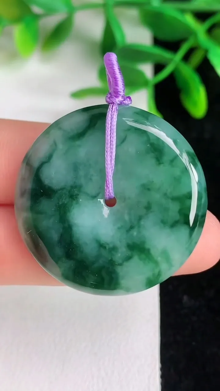 天然A货翡翠飘花平安扣吊坠 ，尺寸33-5.3，重量:13.22g
6月8日