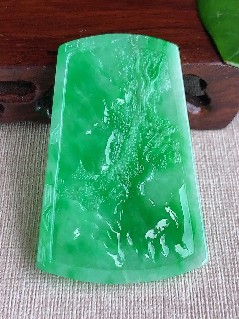 天然A货翡翠阳绿意境山水牌吊坠 尺寸59.7×38.7×5.3m量24.48g 0606I