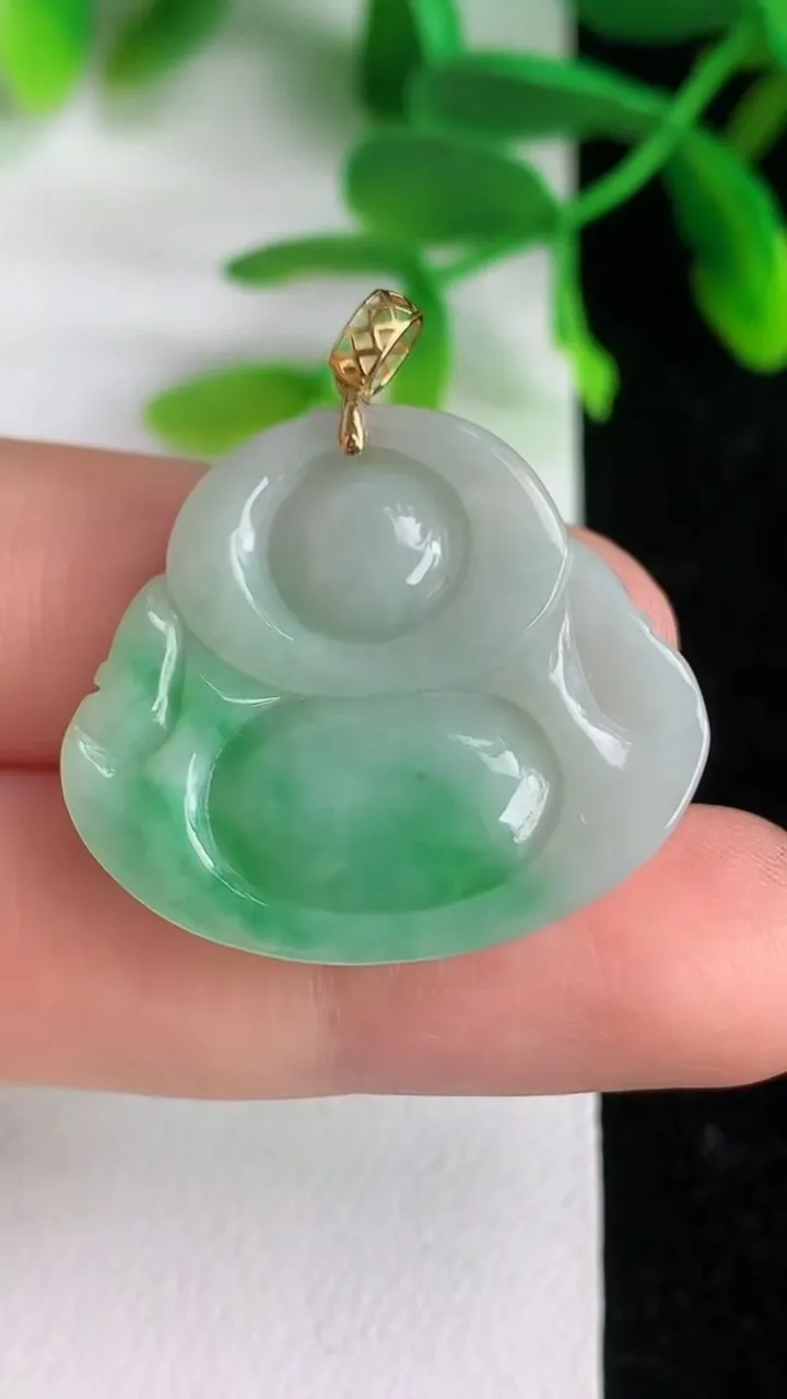 天然A货翡翠佛公吊坠，尺寸25-28.3-6，重量:6.27g
6月8日