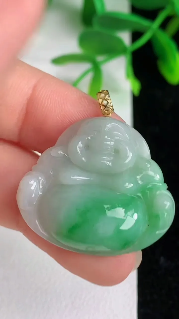 天然A货翡翠佛公吊坠，尺寸25-28.3-6，重量:6.27g
6月8日