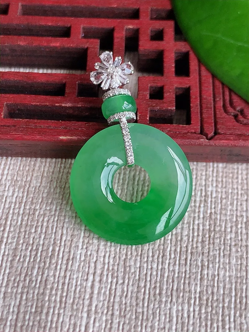 天然A货翡翠18K金伴满绿平安环吊坠尺寸30.6×18.8×2.8m量3.10g 0606