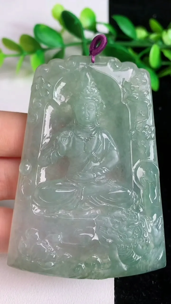 天然A货翡翠文殊菩萨吊坠 ，尺寸74.2-52-5.7，重量:47.54g
6月8日