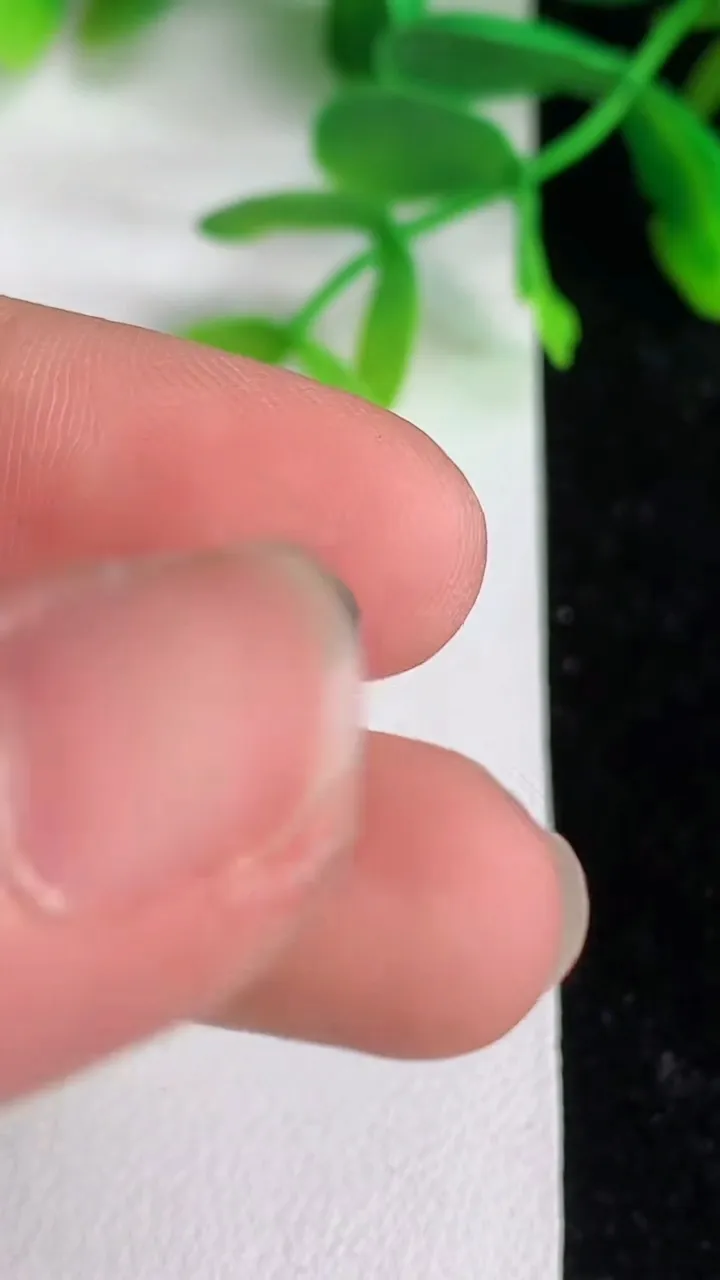 天然A货翡翠蛋面镶嵌件一对 ，尺寸7-5.6，重量:0.38g
6月8日