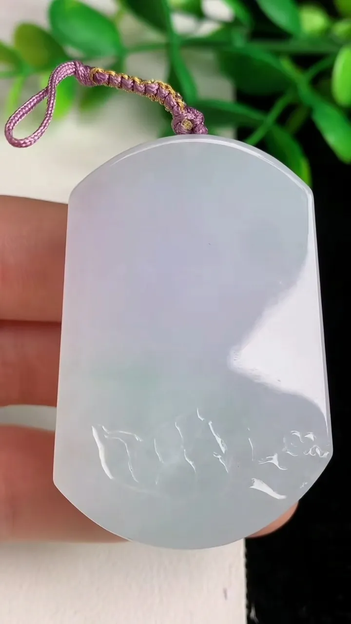天然A货翡翠虚空藏观音菩萨吊坠 ，尺寸39.8-34.2-12.3，重量:39.68g
6月8日