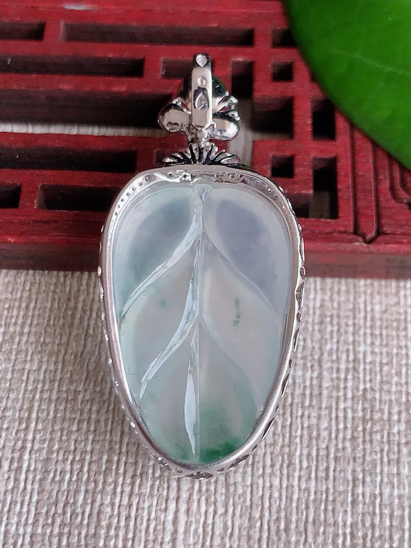 天然A货翡翠18K金伴飘花叶子金枝玉叶吊坠尺寸40.5×19×8裸石26.8×16.7m量5.97g