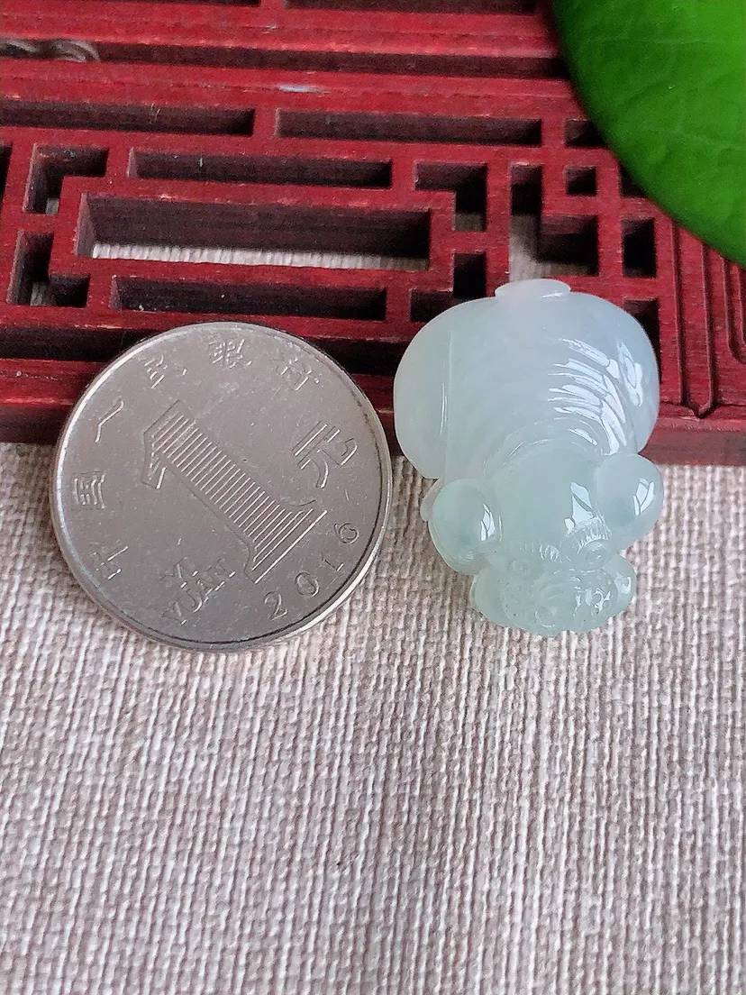 天然A货翡翠立体生肖狗吊坠尺寸26.2×19×10.8m量10.13g 0608