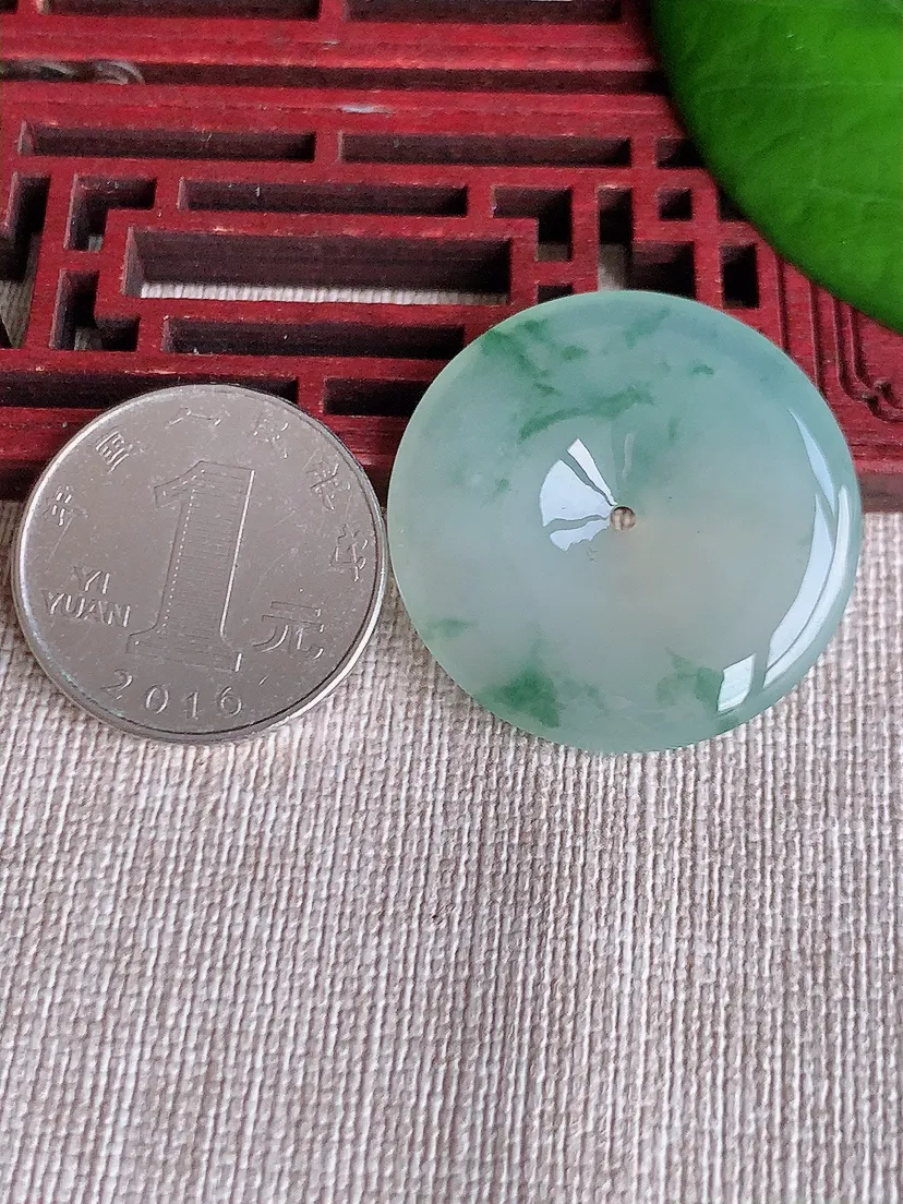 天然A货翡翠飘花平安扣吊坠尺寸31.3×4.6m量10.32g 0608