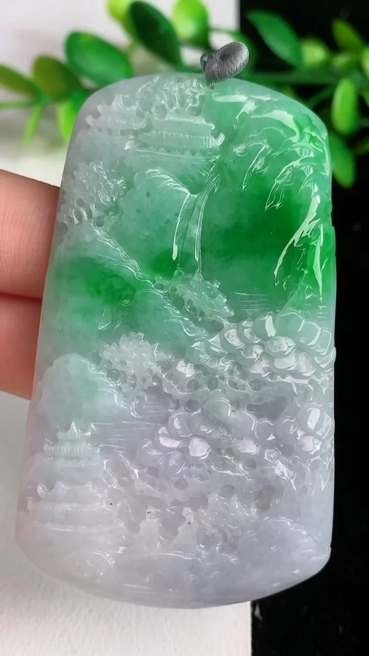 天然A货翡翠山水牌吊坠 ，尺寸71-42.3-5.3，重量:41.95g
6月8日