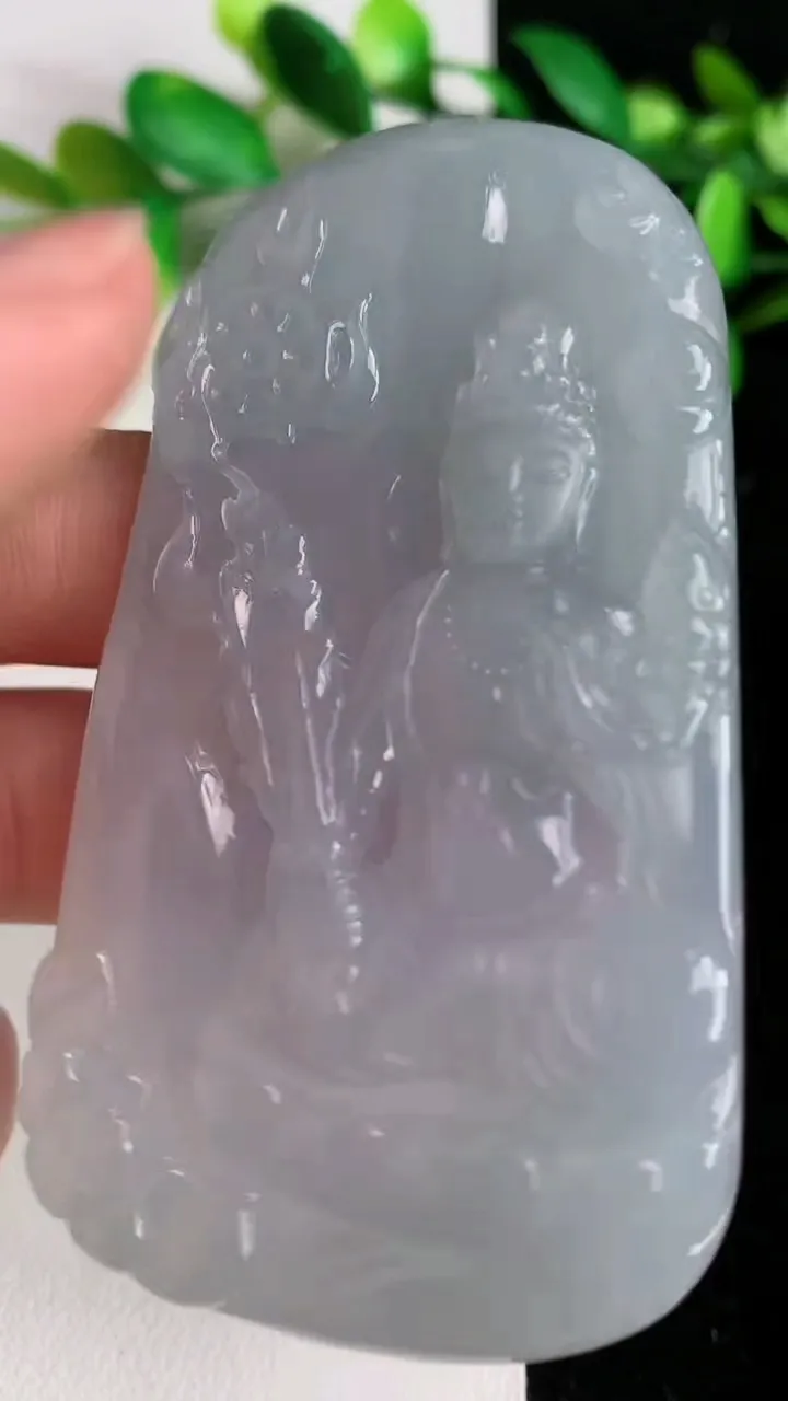 天然A货翡翠虚空藏观音菩萨吊坠 ，尺寸71-41-6，重量:41.44g
6月8日