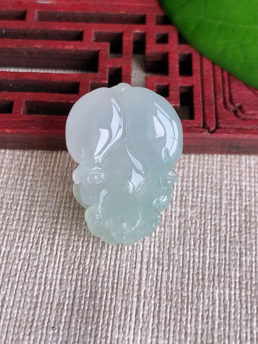 天然A货翡翠立体生肖狗吊坠尺寸26.2×19×10.8m量10.13g 0608