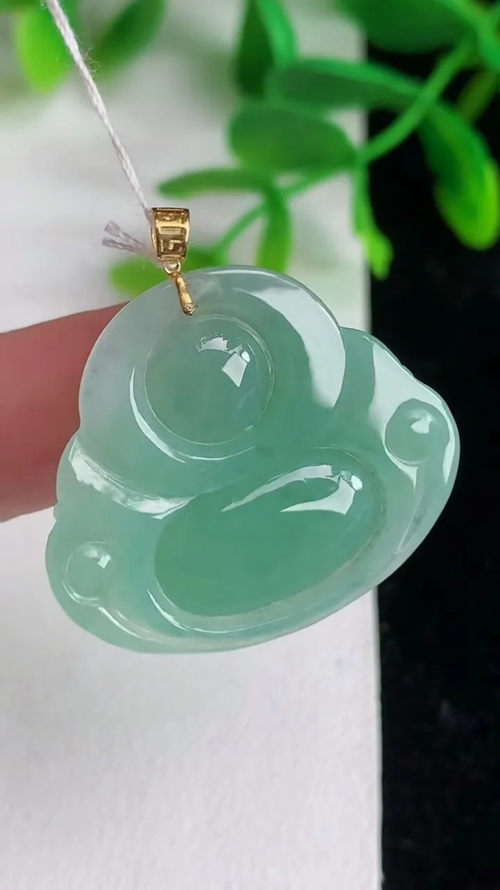 天然A货翡翠佛公吊坠，尺寸25-27.7-5.8，重量:6.24g
6月8日