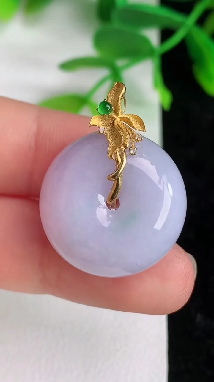 天然A货翡翠18k金紫罗兰平安扣吊坠 ，尺寸21.8-12.2，重量:13.14g
6月8日