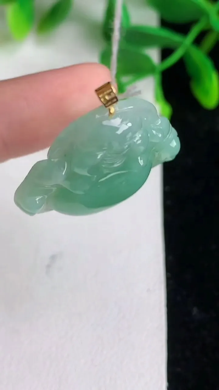 天然A货翡翠佛公吊坠，尺寸25-27.7-5.8，重量:6.24g
6月8日