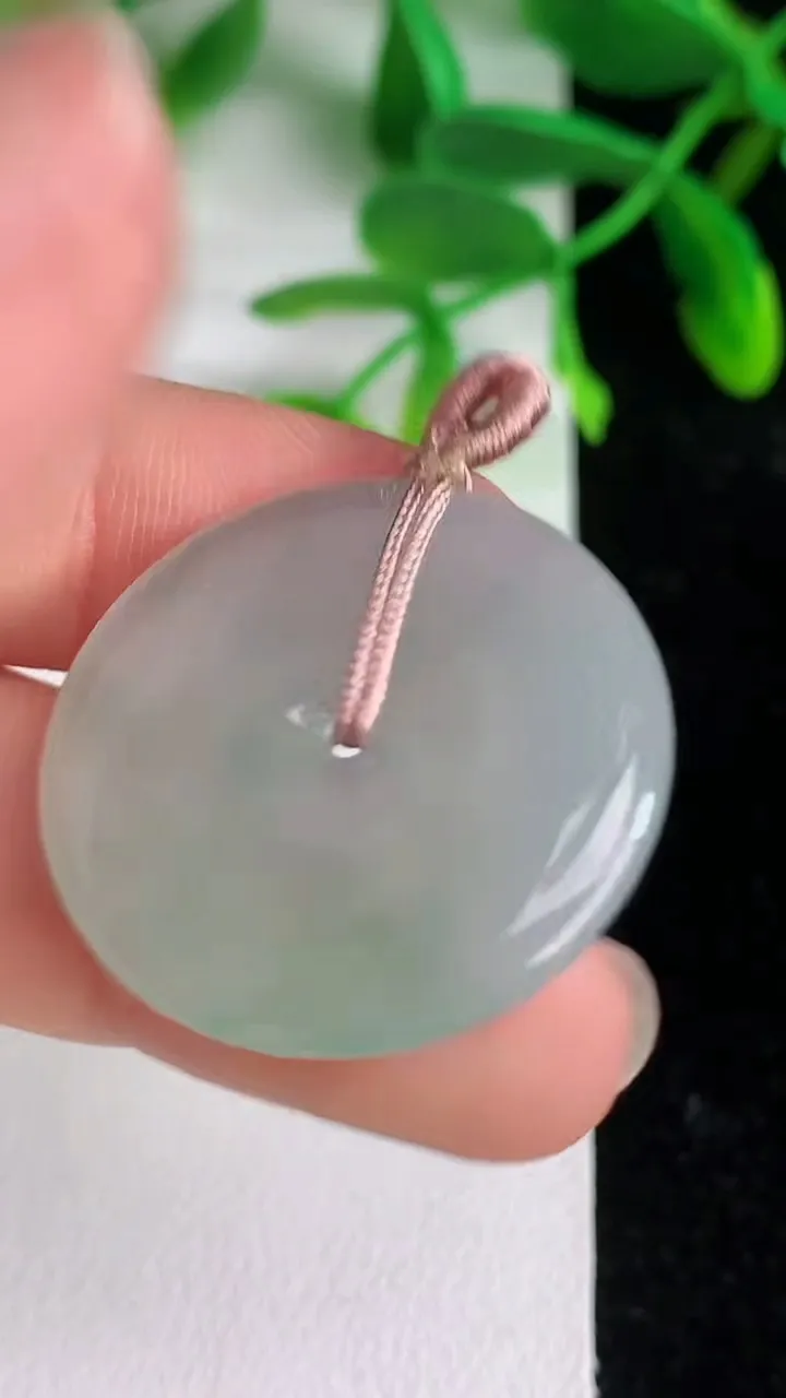 天然A货翡翠飘花平安扣吊坠 ，尺寸27.2-4，重量:6.78g
6月8日