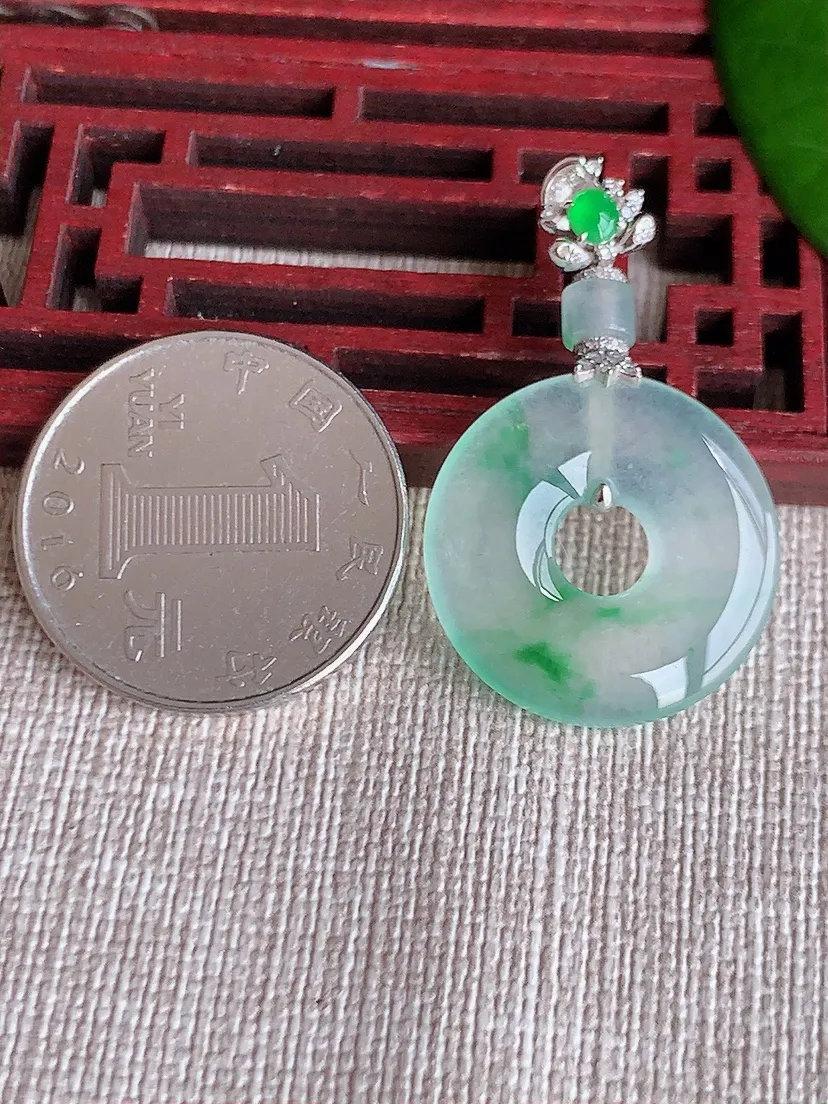 天然A货翡翠18K金伴飘绿平安环吊坠尺寸36×22×3.3m量5.00g 0606
