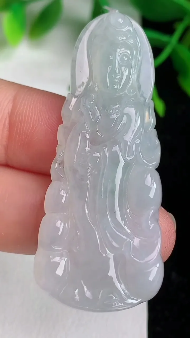 天然A货翡翠观音菩萨吊坠 ，尺寸51-19.7-4.8，重量:10.32g
6月8日