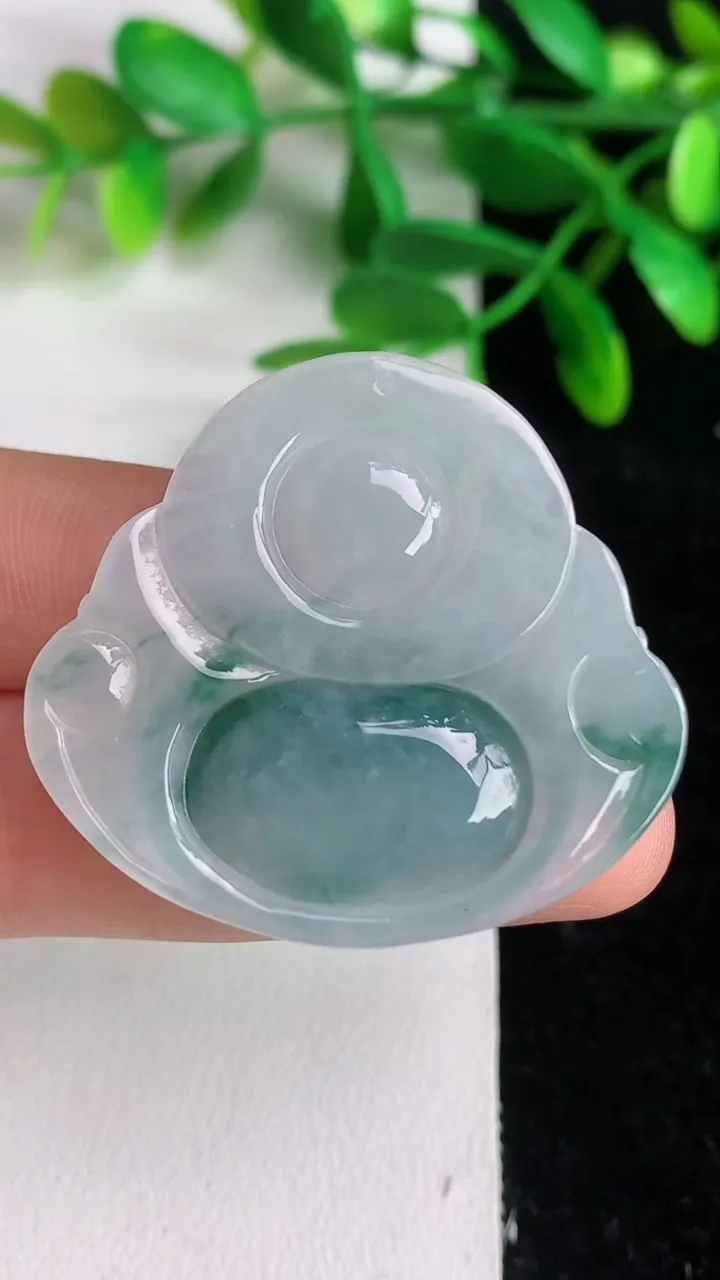天然A货翡翠 飘花佛公吊坠，尺寸35-38.5-5.6，重量:11.49g
6月8日