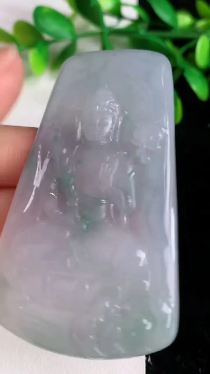 天然A货翡翠飘花虚空藏观音菩萨吊坠 ，尺寸70.6-42.8-4.6，重量:33.04g
6月8日