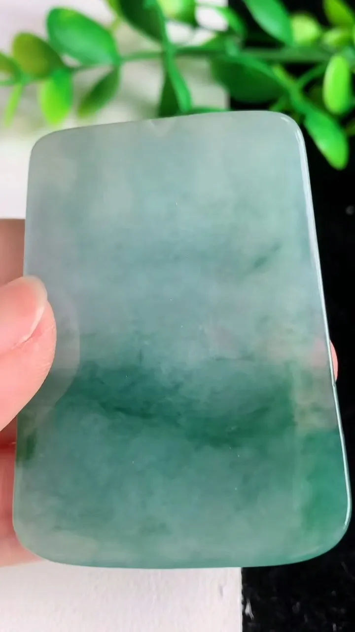 天然A货翡翠 飘花千手观音吊坠，尺寸56.6-41.6-6，重量:30.96g
6月8日