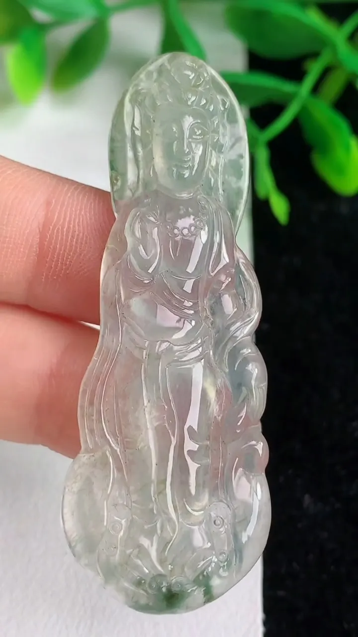 天然A货翡翠飘花观音菩萨吊坠，尺寸60-22-5，重:10.94g
6月8日