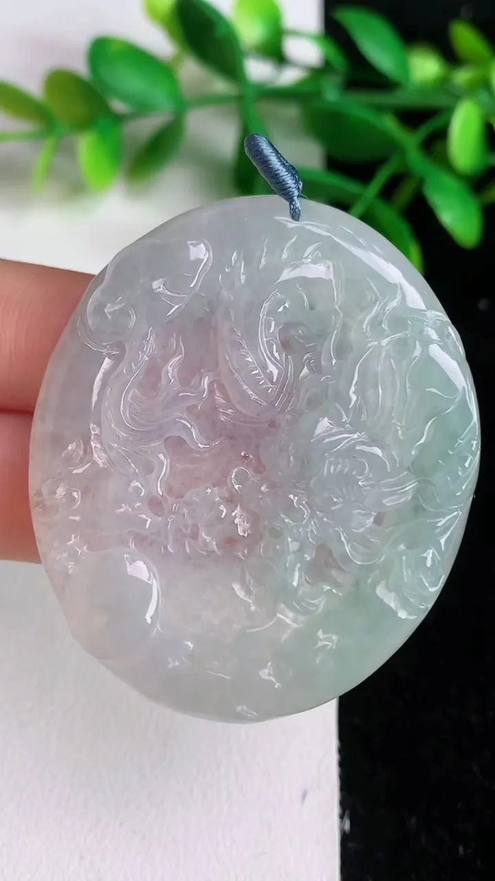 天然A货翡翠飘花龙牌吊坠 ，尺寸50.4-42.5-4.8，重量:19.75g
6月8日