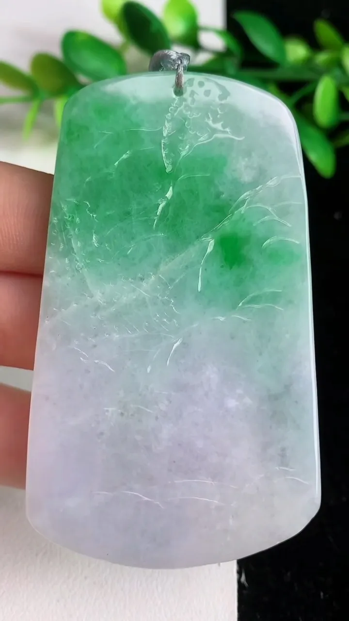 天然A货翡翠山水牌吊坠 ，尺寸71-42.3-5.3，重量:41.95g
6月8日