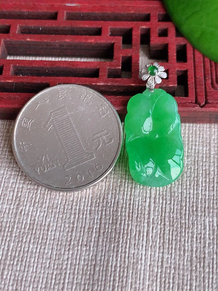 天然A货翡翠18K金扣头飘绿荷叶和和美美吊坠尺寸22×12.3×5m量2.70g 0608