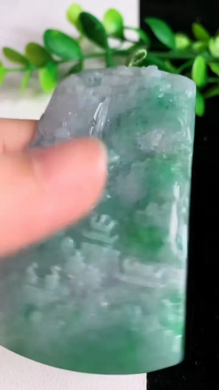 天然A货翡翠山水牌吊坠 ，尺寸76-49-5.5，重量:51.02g
6月8日