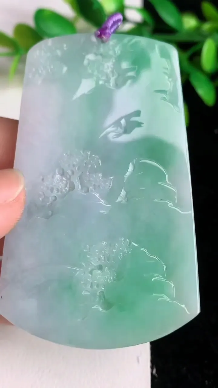 天然A货翡翠山水牌吊坠，尺寸78-43.6-6，重量:40.66g
6月8日