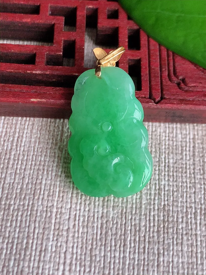 天然A货翡翠18K金扣头飘绿连年有余吊坠 尺寸23.3×15×7.5m量4.50g 0608