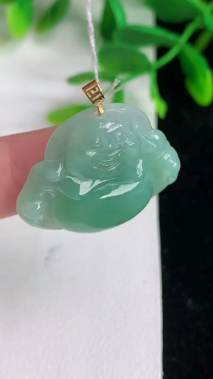 天然A货翡翠佛公吊坠，尺寸25-27.7-5.8，重量:6.24g
6月8日