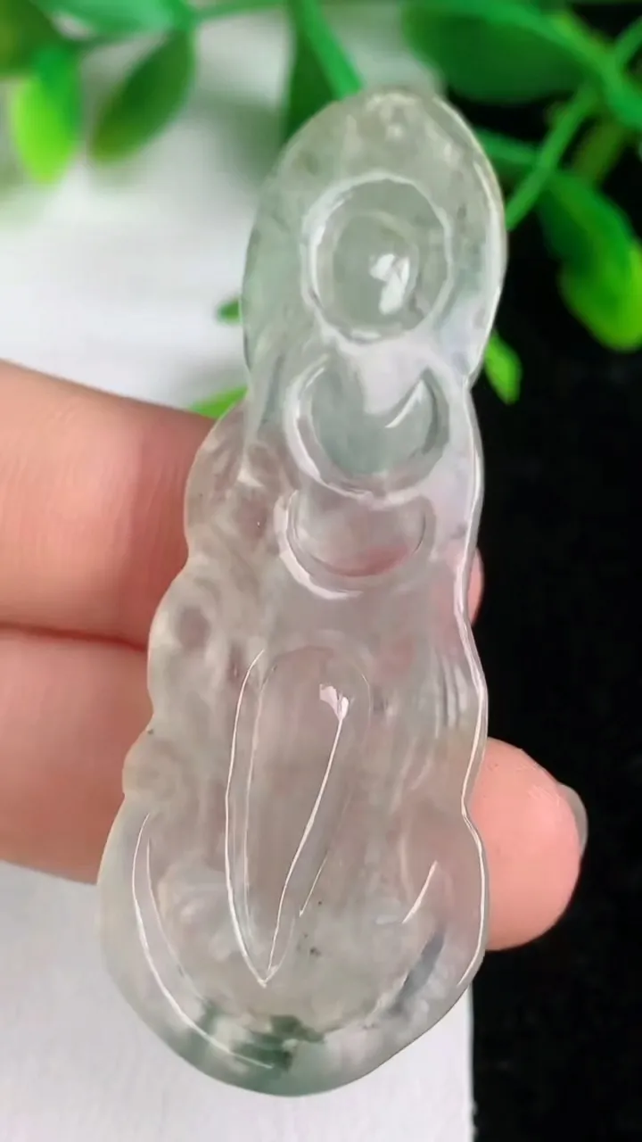 天然A货翡翠飘花观音菩萨吊坠，尺寸60-22-5，重:10.94g
6月8日