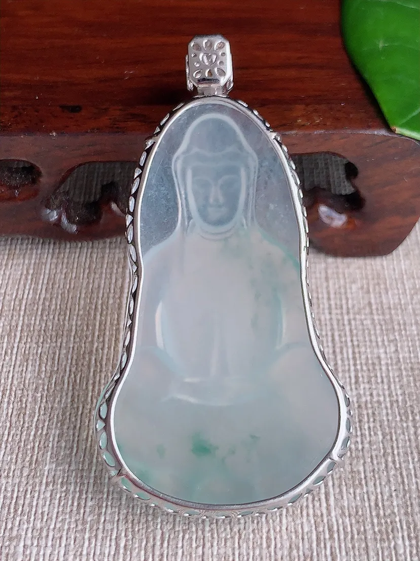 天然A货翡翠18K金伴飘花正装观音吊坠尺寸60.7×52×31.3×7.8m量15.20g 0606