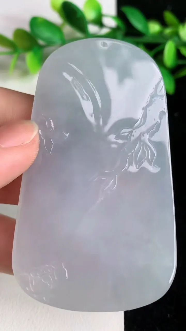 天然A货翡翠虚空藏观音菩萨吊坠 ，尺寸71-41-6，重量:41.44g
6月8日